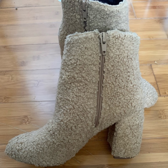 Teddy Sherpa Urban Outfitters Heeled Booties - Picture 3 of 4